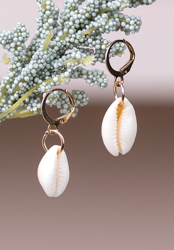 SEASHELL CHARM TASSEL EARRING